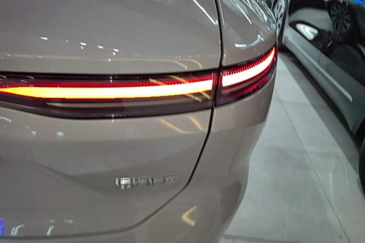 Used Nio ES8 2023 100kWh Executive Edition Right Rear Taillight