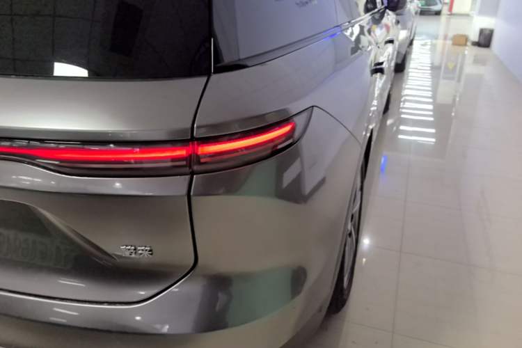 Used Nio ES8 2023 75 kWh Right Rear Taillight