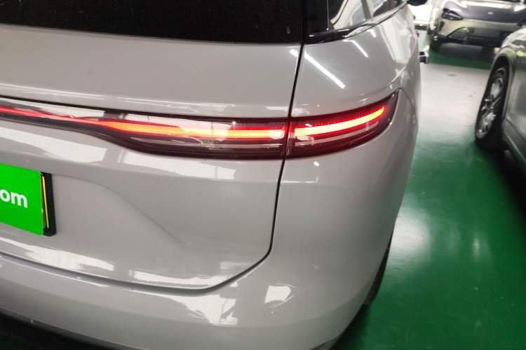 Used Nio ES8 2023 75 kWh Right Rear Taillight