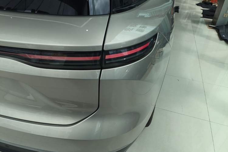 Used Nio ES8 2023 75 kWh Executive Edition Right Rear Taillight