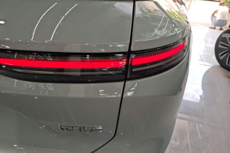 Used Nio ES8 2023 75 kWh Executive Edition Right Rear Taillight