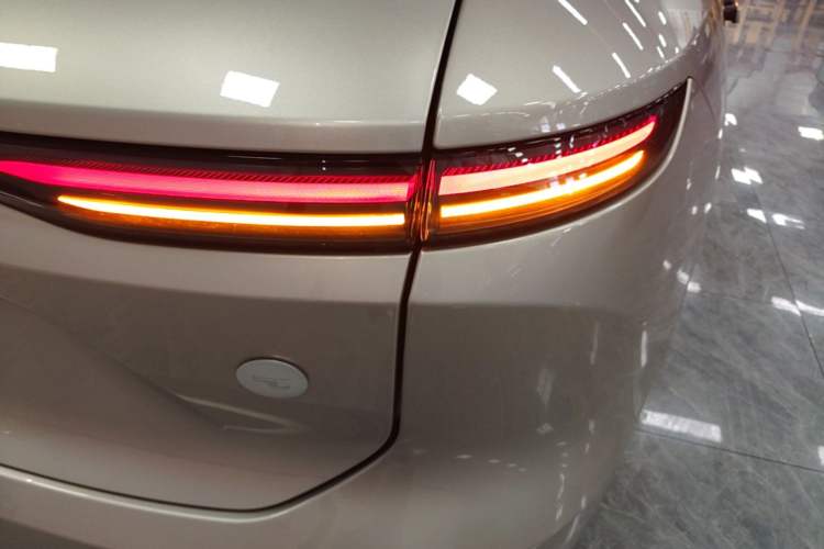 Used Nio ES8 2023 100kWh Signature Edition Right Rear Taillight