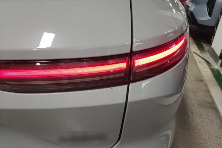 Used Nio ES8 2023 75 kWh Right Rear Taillight