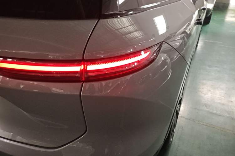 Used Nio ES8 2023 75 kWh Right Rear Taillight
