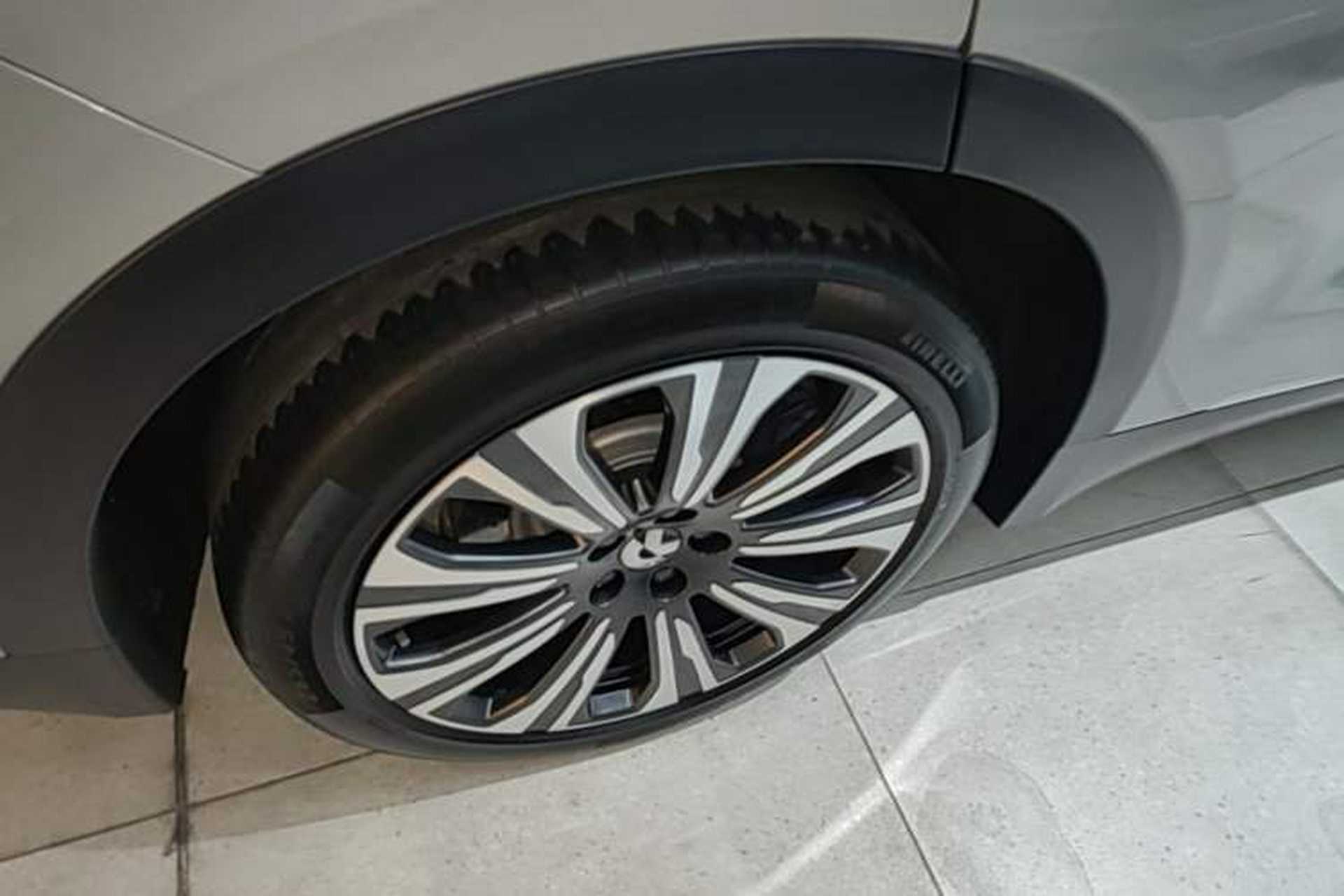 Used Nio ES8 2023 100kWh Executive Edition Right Rear Wheel Hub