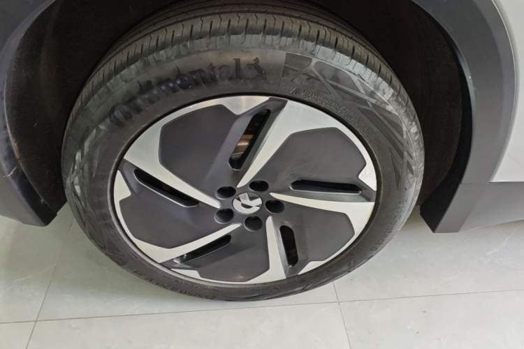 Used Nio ES8 2023 75 kWh Executive Edition Right Rear Wheel Hub