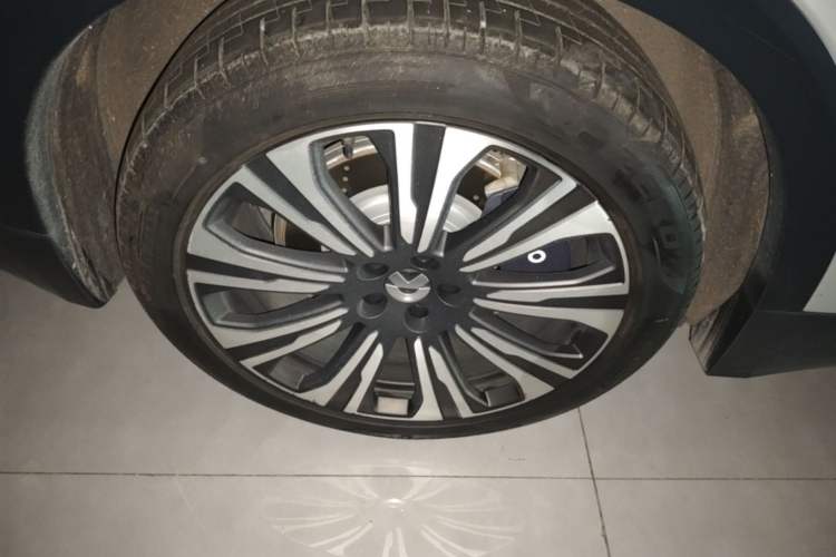 Used Nio ES8 2023 75 kWh Right Rear Wheel Hub