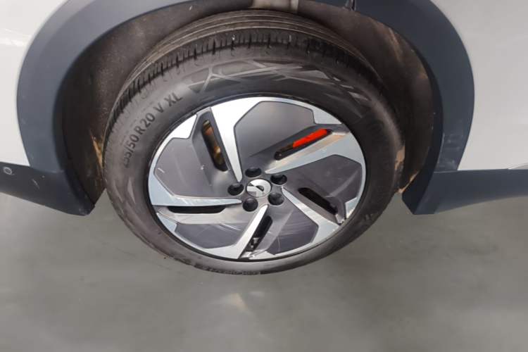 Used Nio ES8 2023 75 kWh Executive Edition Right Rear Wheel Hub