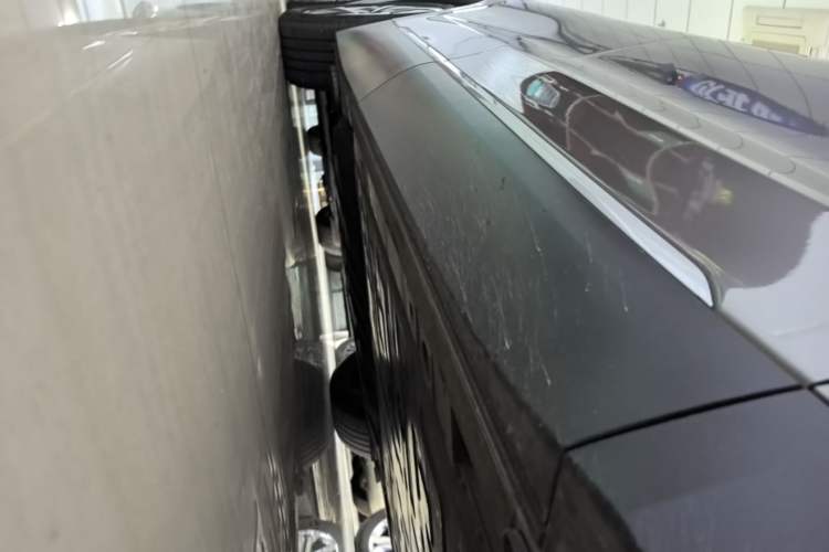 Used Nio ES8 2023 75 kWh Right Side Sill