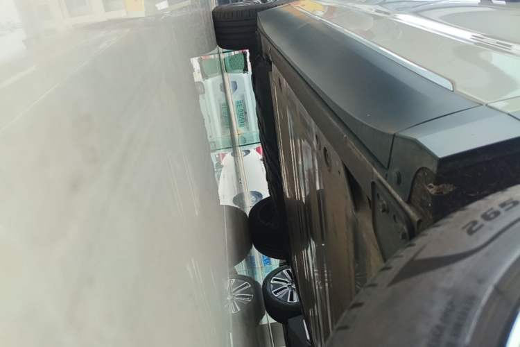 Used Nio ES8 2023 75 kWh Executive Edition Right Side Sill
