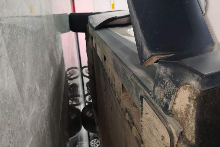 Used Nio ES8 2023 100kWh Signature Edition Right Side Sill