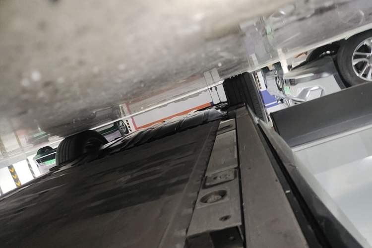 Used Nio ES8 2023 75 kWh Right Side Sill