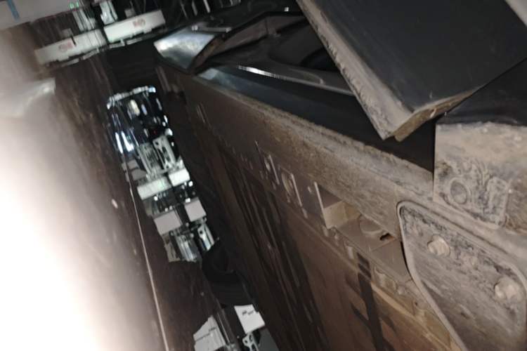 Used Nio ES8 2023 75 kWh Right Side Sill