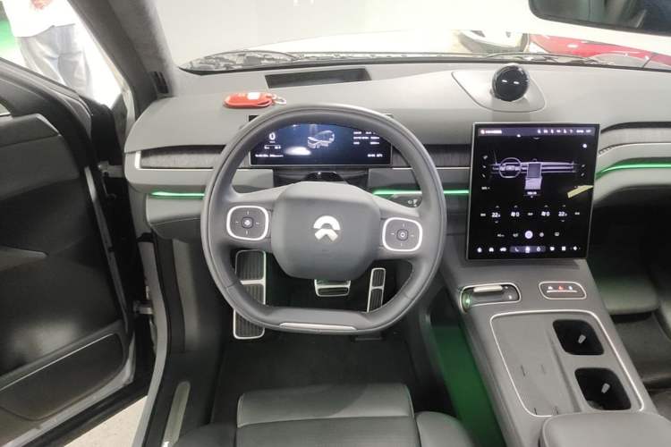 Used Nio ES8 2023 75 kWh Steering Wheel