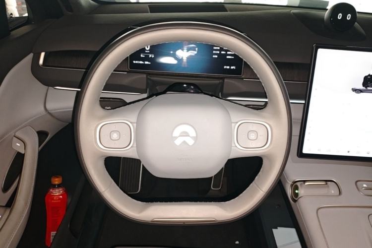 Used Nio ES8 2023 75 kWh Steering Wheel