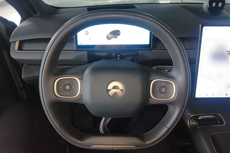 Used Nio ES8 2023 75 kWh Executive Edition Steering Wheel