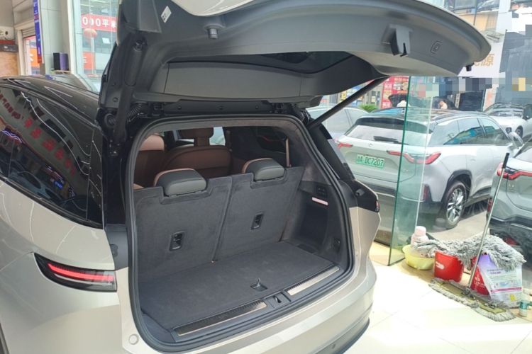 Used Nio ES8 2023 75 kWh Executive Edition Trunk