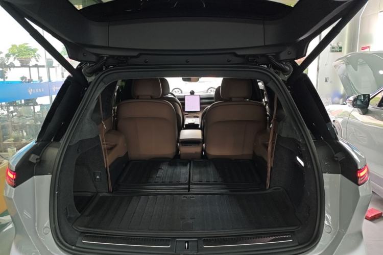 Used Nio ES8 2023 75 kWh Executive Edition Trunk