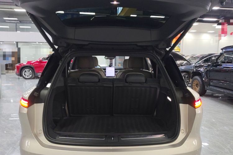 Used Nio ES8 2023 100kWh Signature Edition Trunk
