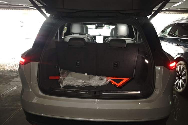 Used Nio ES8 2023 75 kWh Trunk