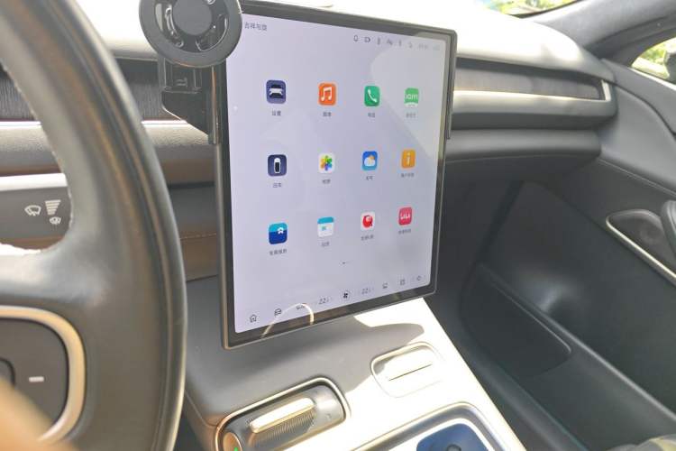 Used Nio ES8 2023 75 kWh Executive Edition Audio And AC Panel