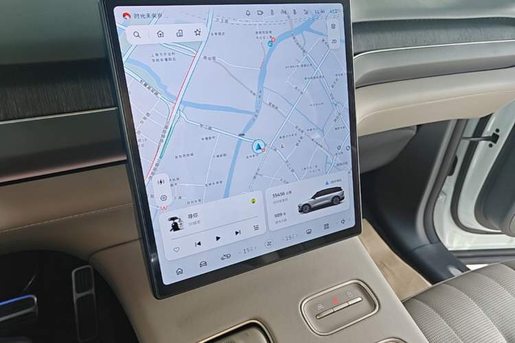 Used Nio ES8 2023 75 kWh Executive Edition Audio And AC Panel