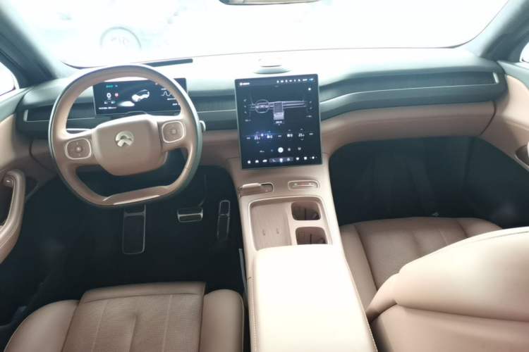 Used Nio ES8 2023 75 kWh Executive Edition Center Console