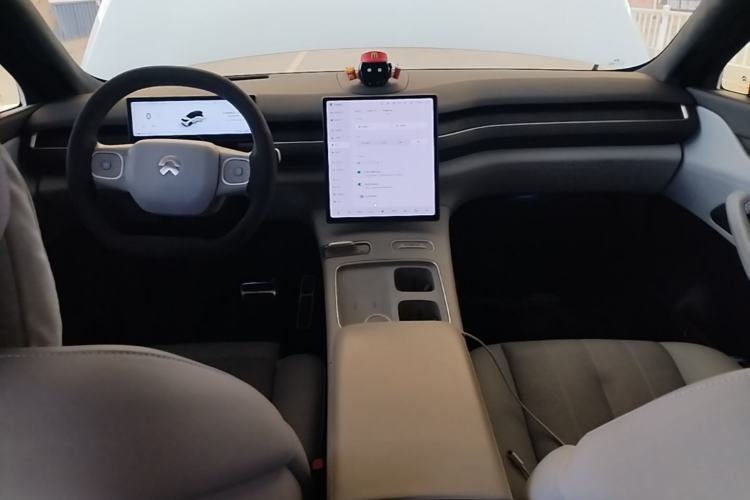Used Nio ES8 2023 75 kWh Executive Edition Center Console