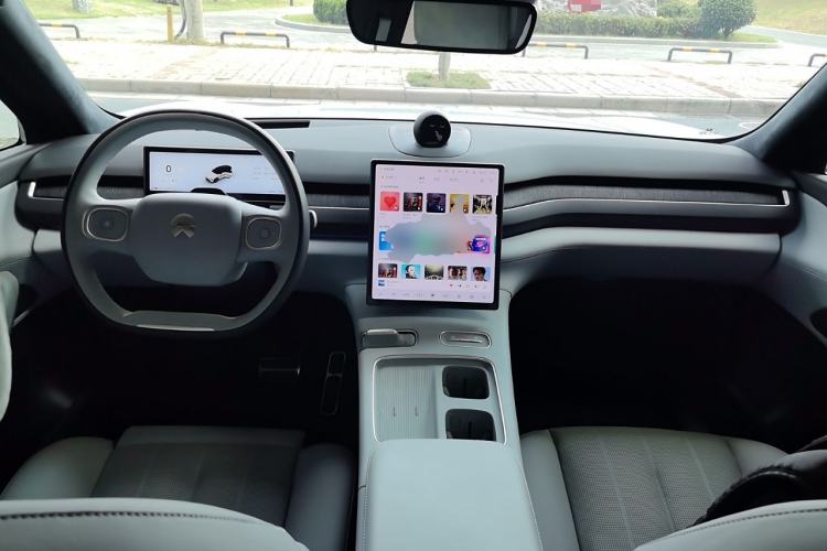 Used Nio ES8 2023 75 kWh Center Console