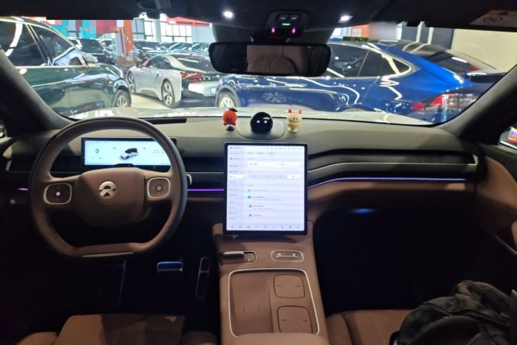 Used Nio ES8 2023 75 kWh Executive Edition Center Console