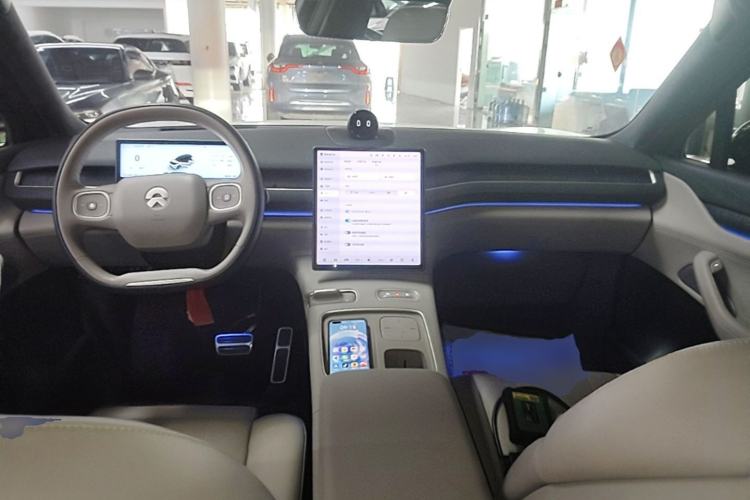 Used Nio ES8 2023 75 kWh Center Console