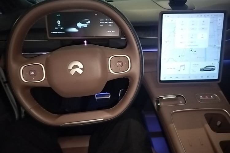 Used Nio ES8 2023 75 kWh Center Console