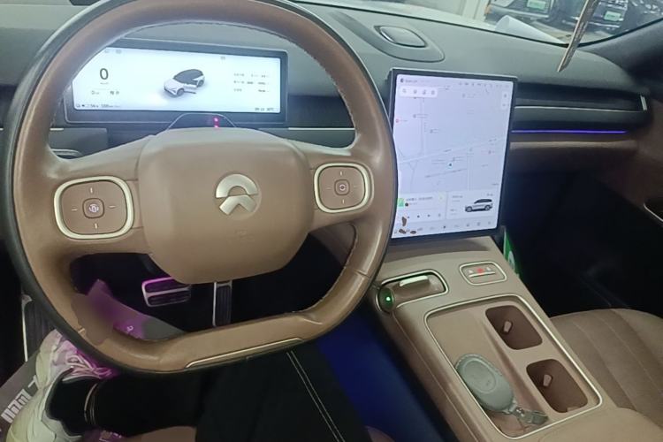 Used Nio ES8 2023 75 kWh Executive Edition Center Console