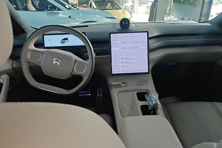 Used Nio ES8 2023 75 kWh Executive Edition Center Console