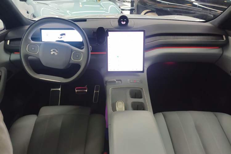 Used Nio ES8 2023 75 kWh Executive Edition Center Console