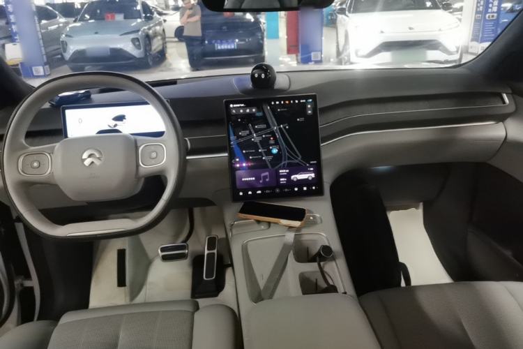 Used Nio ES8 2023 100kWh Center Console
