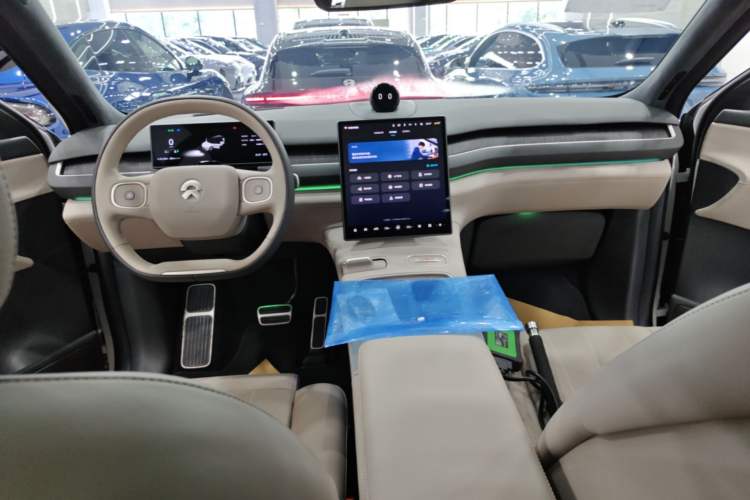 Used Nio ES8 2023 100kWh Signature Edition Center Console