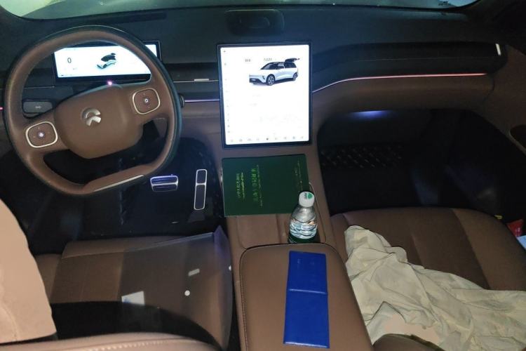 Used Nio ES8 2023 75 kWh Center Console