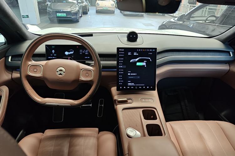 Used Nio ES8 2023 75 kWh Center Console