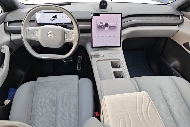Used Nio ES8 2023 75 kWh Center Console