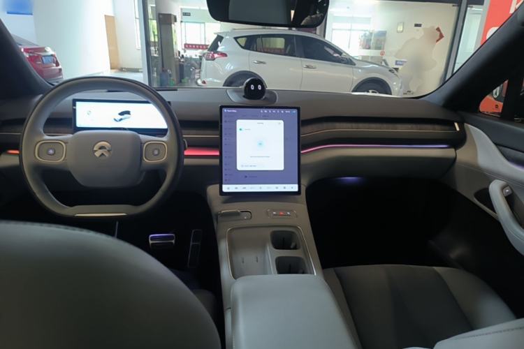 Used Nio ES8 2023 75 kWh Center Console