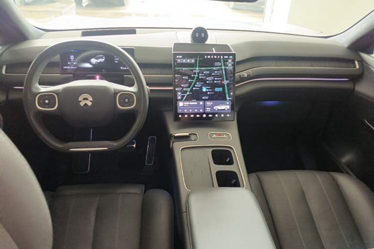 Used Nio ES8 2023 75 kWh Executive Edition Center Console
