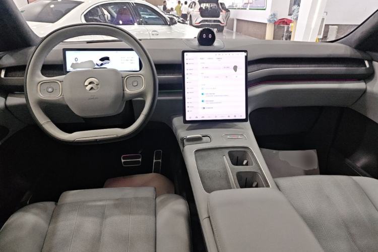 Used Nio ES8 2023 75 kWh Center Console