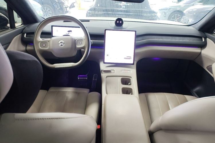 Used Nio ES8 2023 75 kWh Center Console