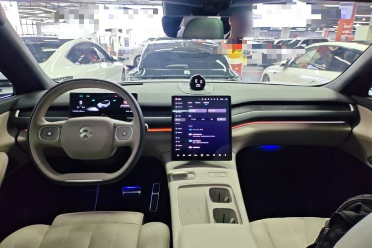 Used Nio ES8 2023 75 kWh Executive Edition Center Console