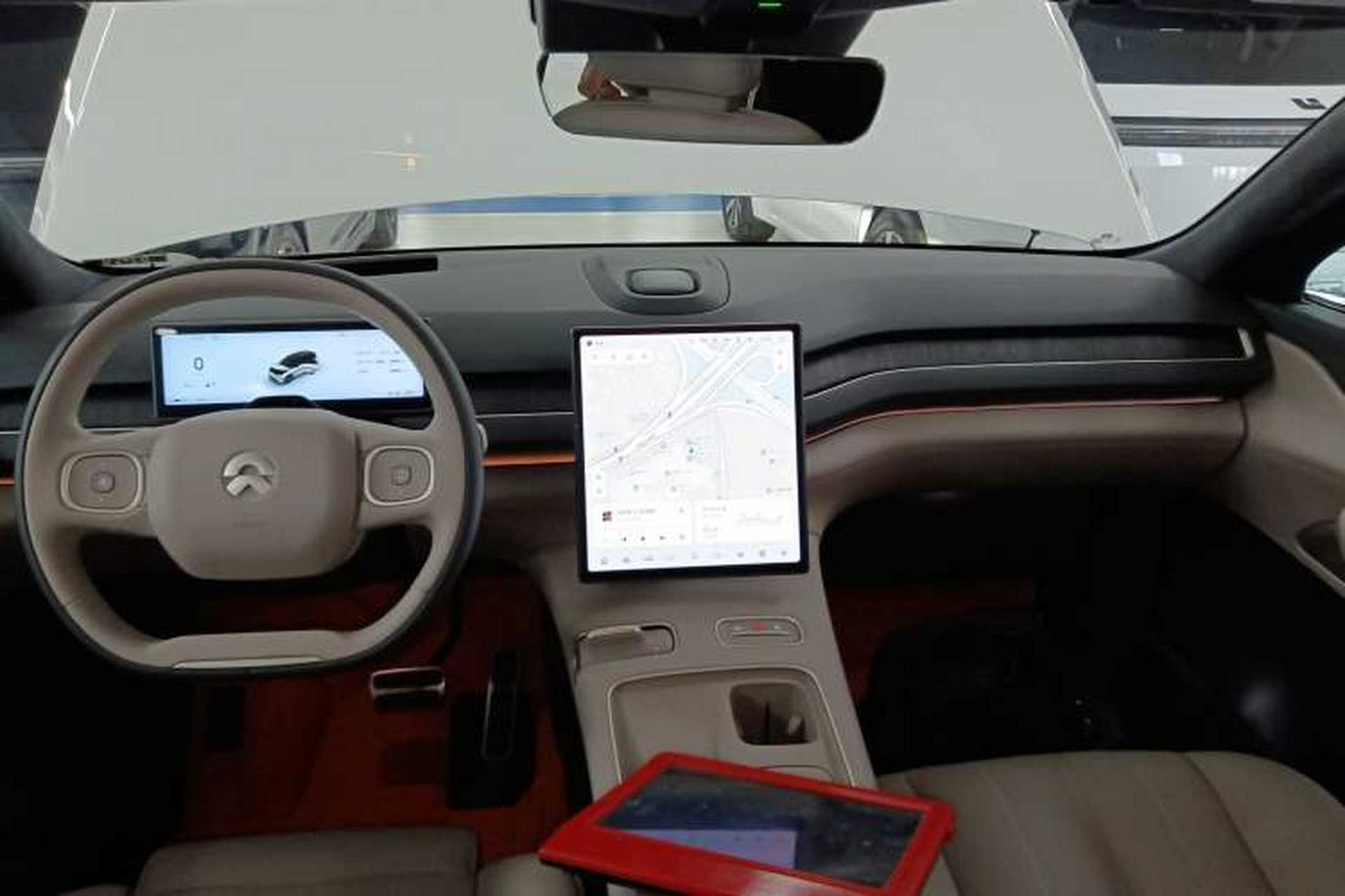 Used Nio ES8 2023 75 kWh Center Console
