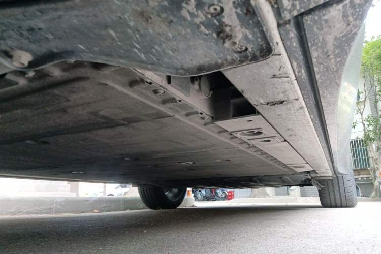 Used Nio ES8 2023 75 kWh Chassis Front Left