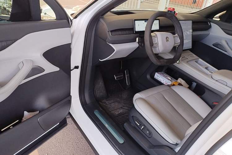 Used Nio ES8 2023 75 kWh Executive Edition Driver Seat
