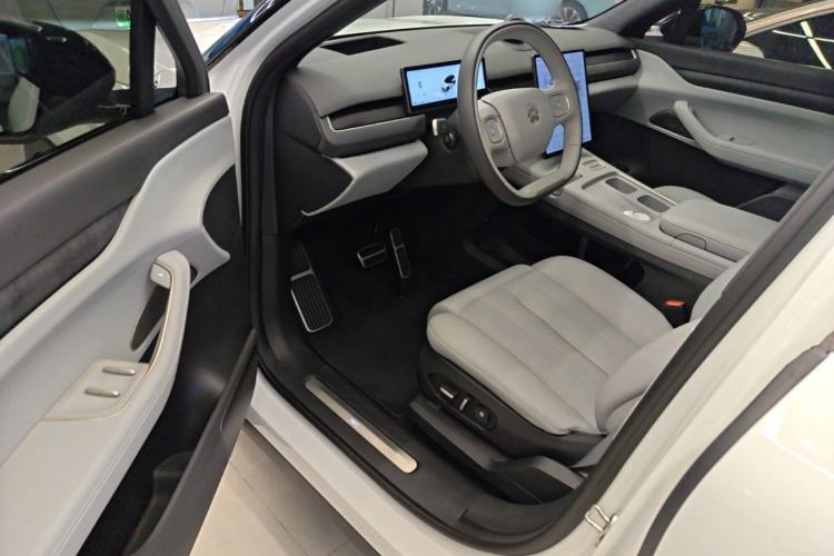 Used Nio ES8 2023 75 kWh Driver Seat