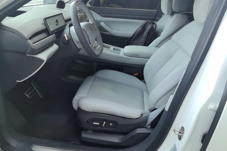 Used Nio ES8 2023 75 kWh Driver Seat